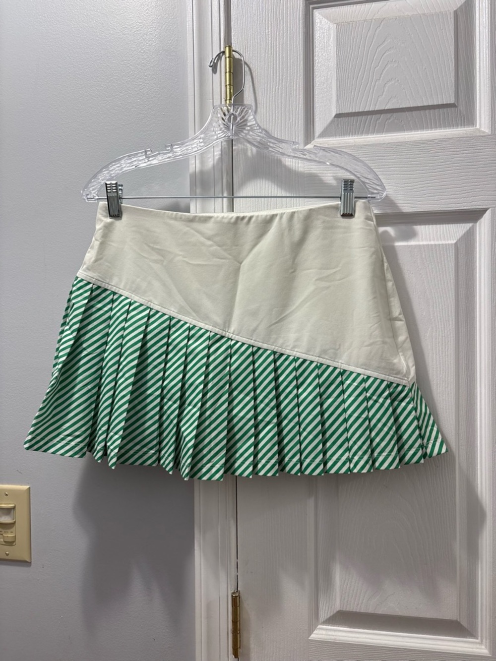 Tory Burch Sport Off White and Green Pleated Mini Skort Size Medium